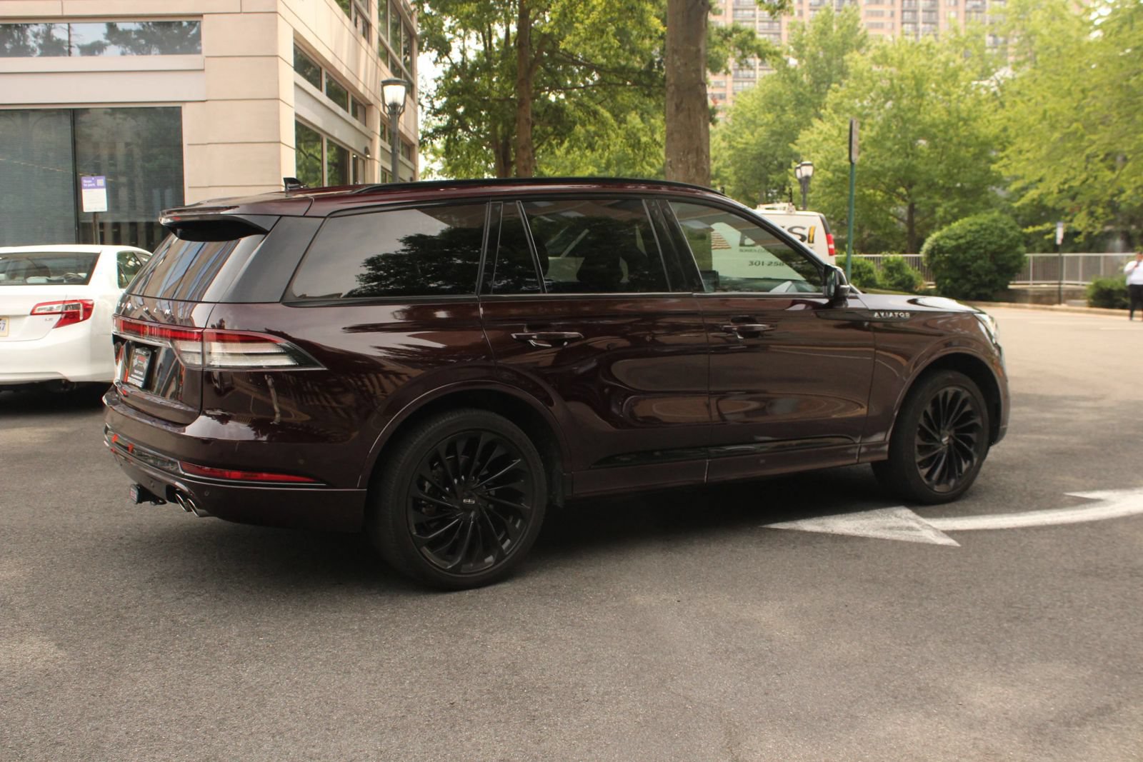 Used 2023 Lincoln Aviator Reserve w/ Equipment Group 201A AWD/4WD image 6