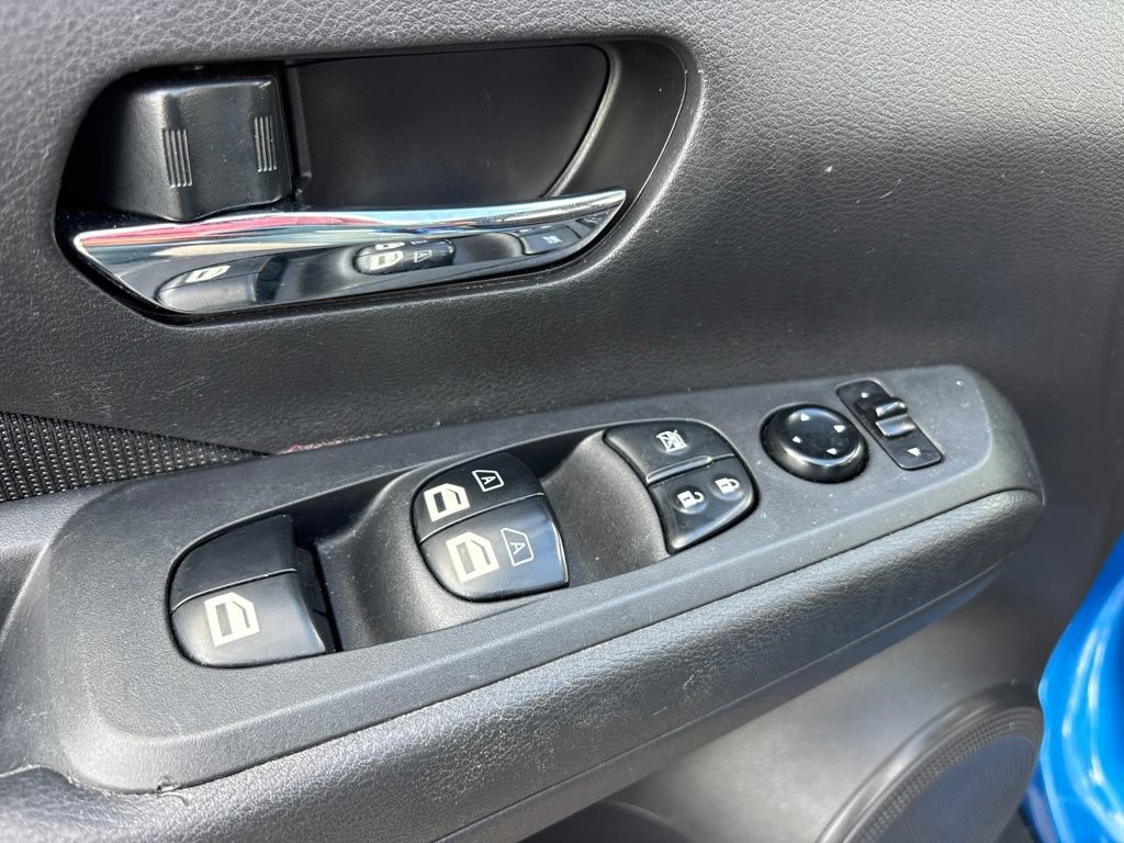 Used 2021 Nissan Kicks SV FWD image 11