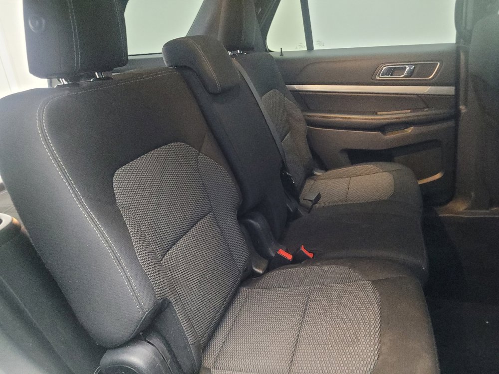 Used 2018 Ford Explorer XLT FWD image 19