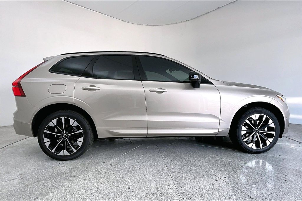 New 2026 Volvo XC60 B5 Plus w/ Protection Package Premier AWD/4WD image 7