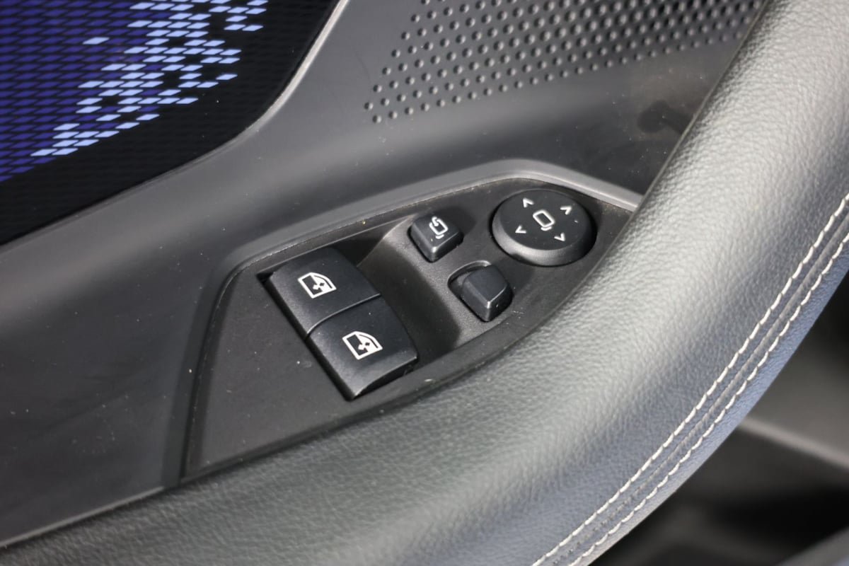 Used 2023 BMW M2 w/ Lighting Package RWD image 22