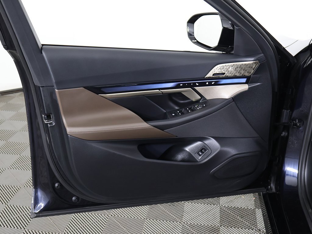 Used 2024 BMW i5 M60 w/ Premium Package image 28