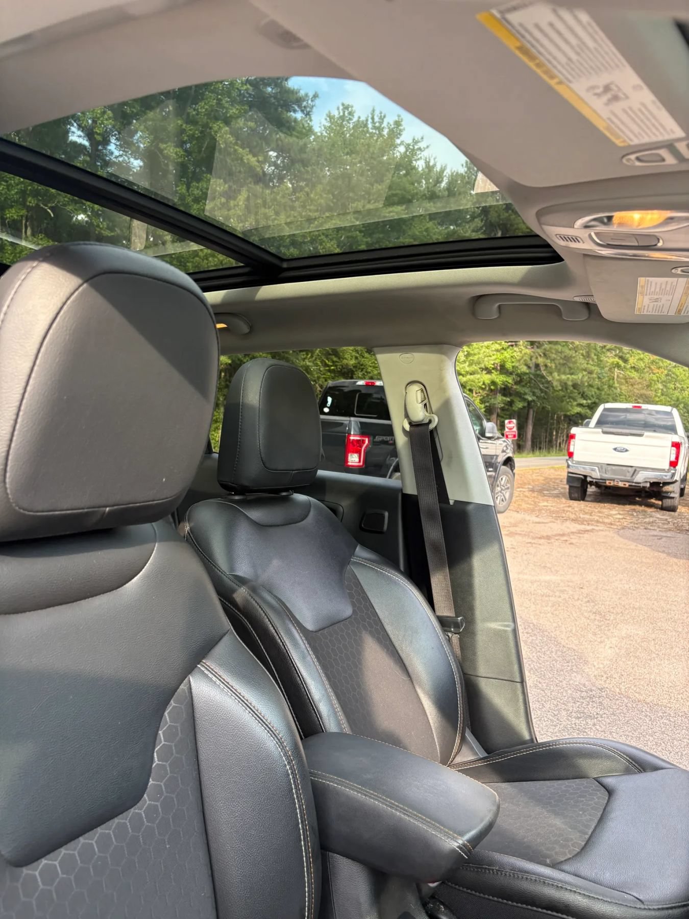 Used 2021 Jeep Compass Latitude w/ Sun and Sound Group AWD/4WD image 32