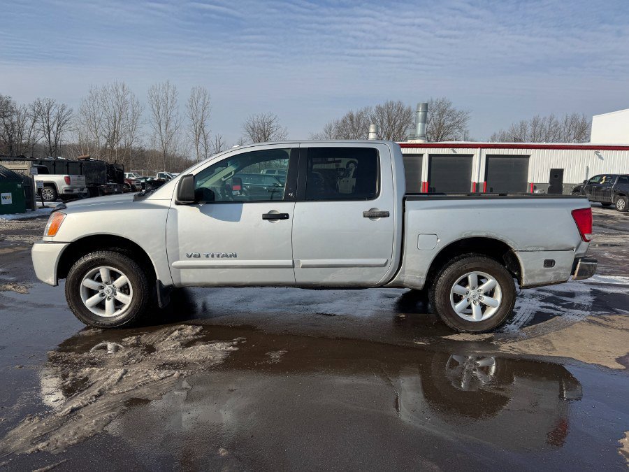 Used 2014 Nissan Titan SV image 2