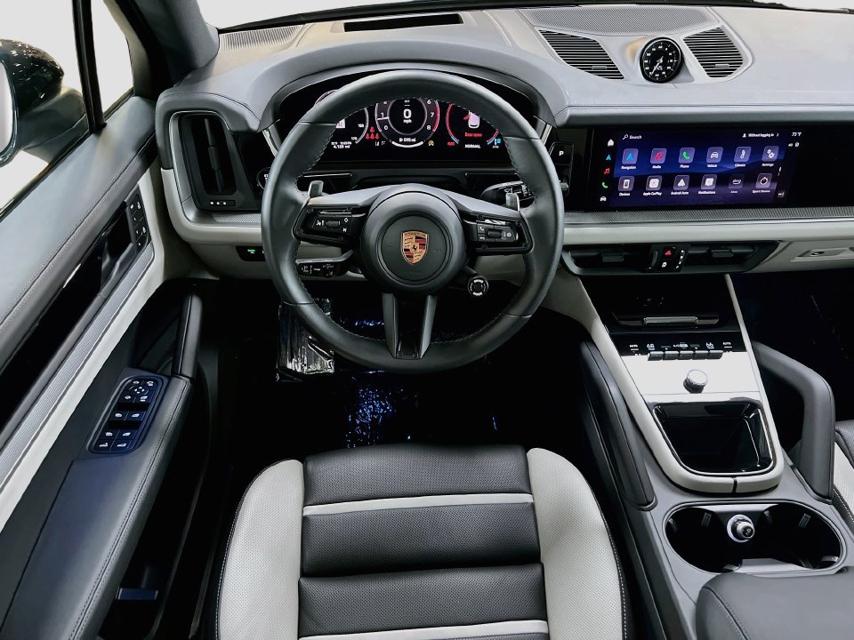 Certified 2026 Porsche Cayenne AWD/4WD image 25