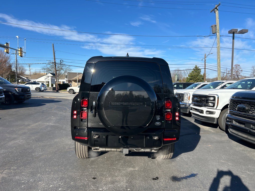 Used 2023 Land Rover Defender 130 X-Dynamic SE image 15