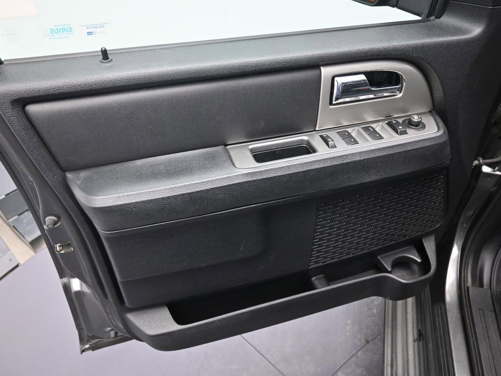 Used 2017 Ford Expedition EL XLT w/ Equipment Group 202A image 9
