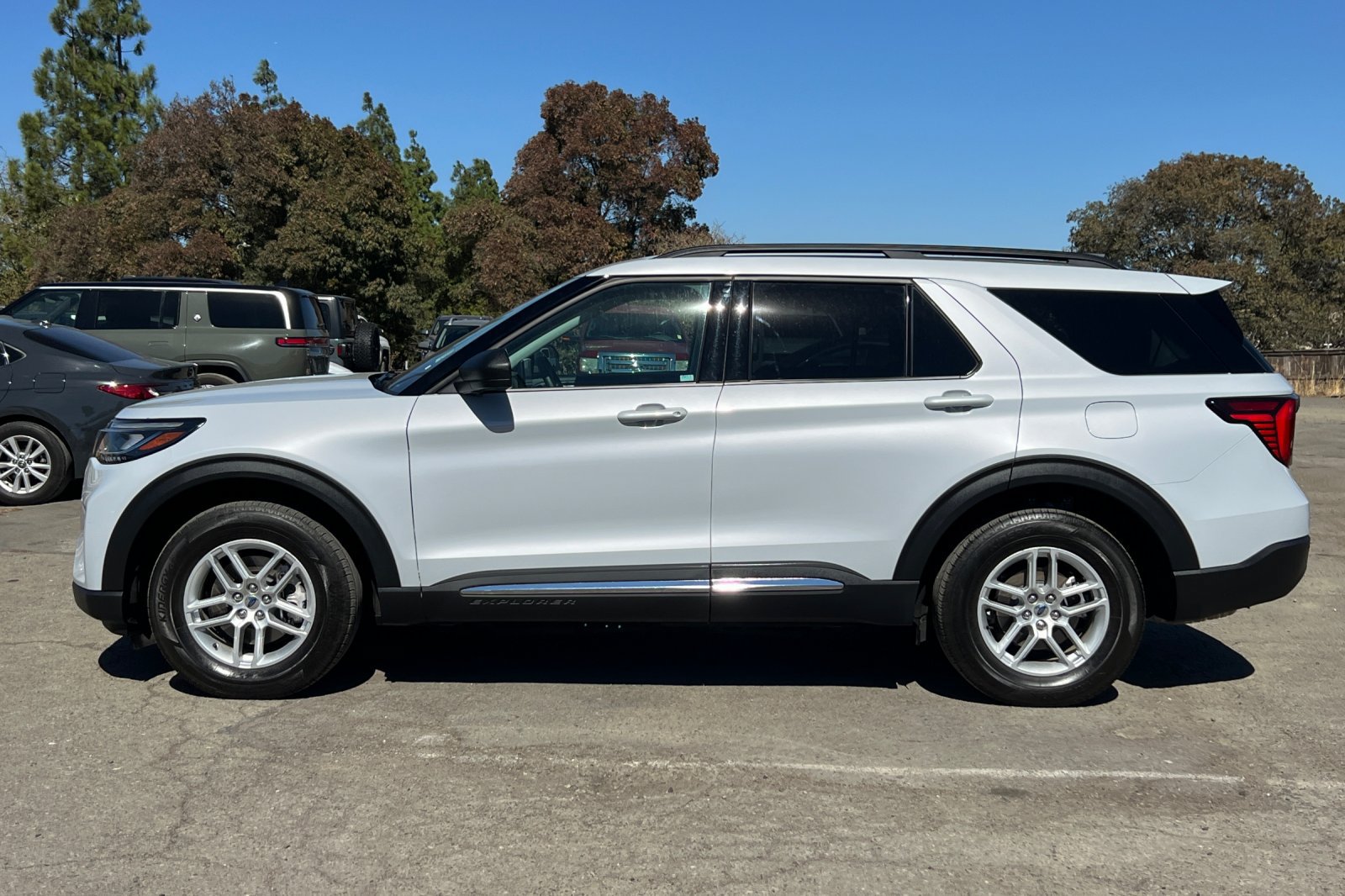 Certified 2025 Ford Explorer Active AWD/4WD image 7