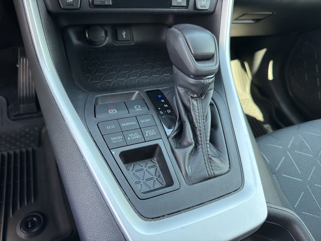 Used 2020 Toyota RAV4 XLE w/ Convenience Package AWD/4WD image 16