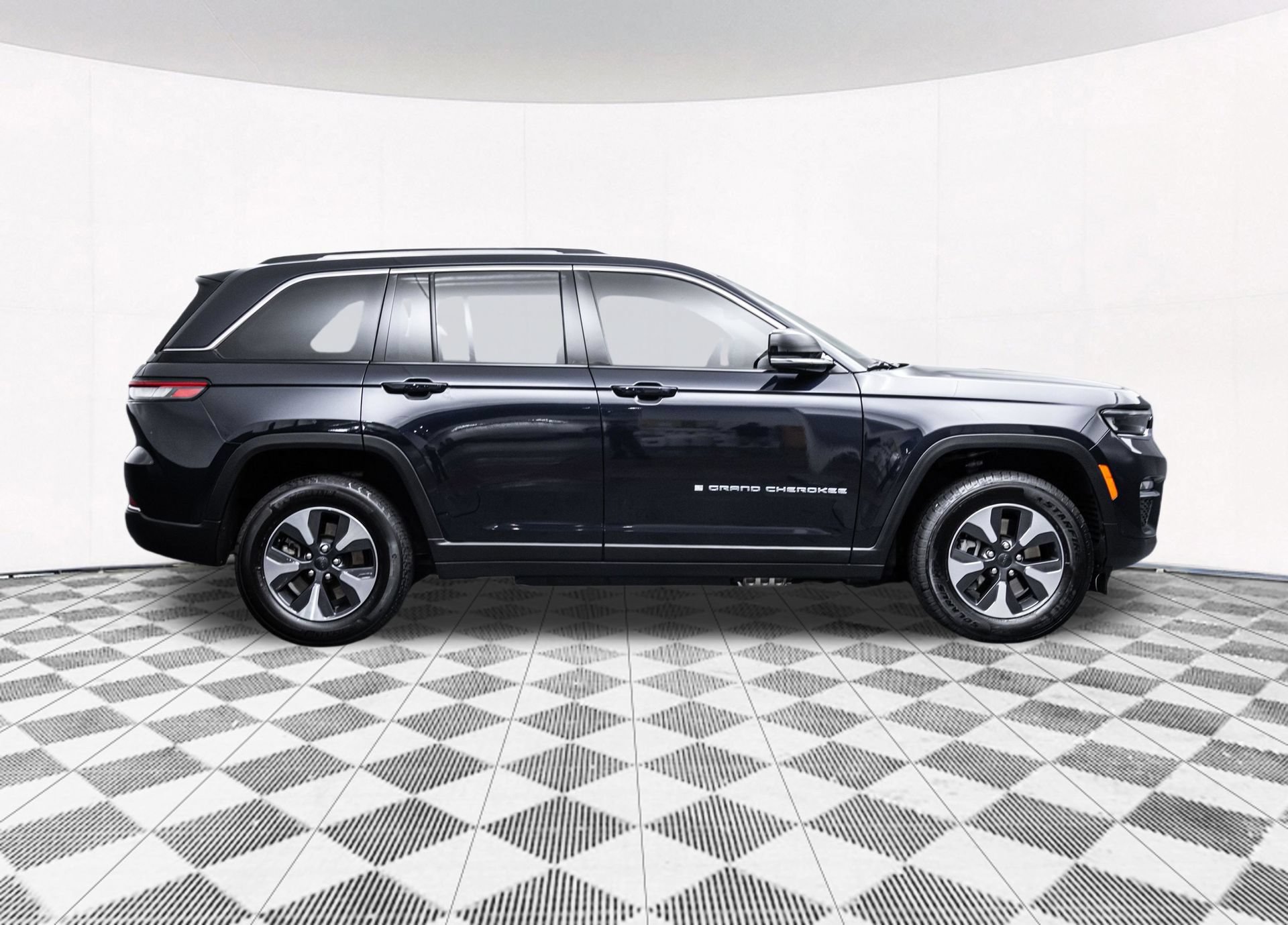 Used 2024 Jeep Grand Cherokee Limited 4xe AWD/4WD image 12