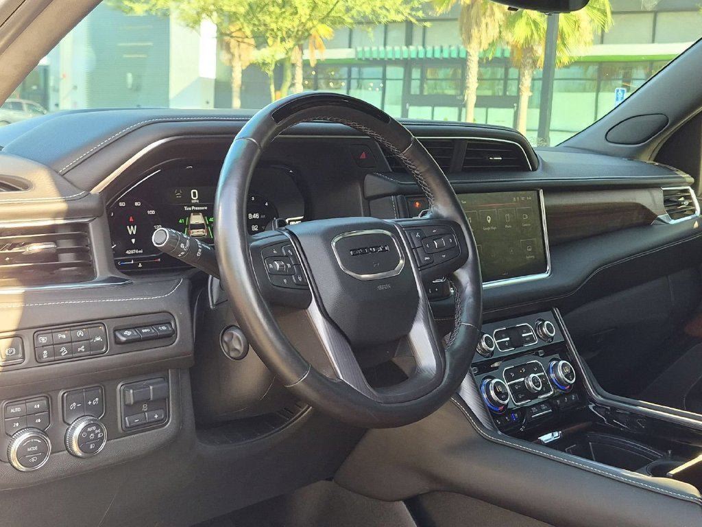 Used 2024 GMC Yukon Denali Ultimate AWD/4WD image 11