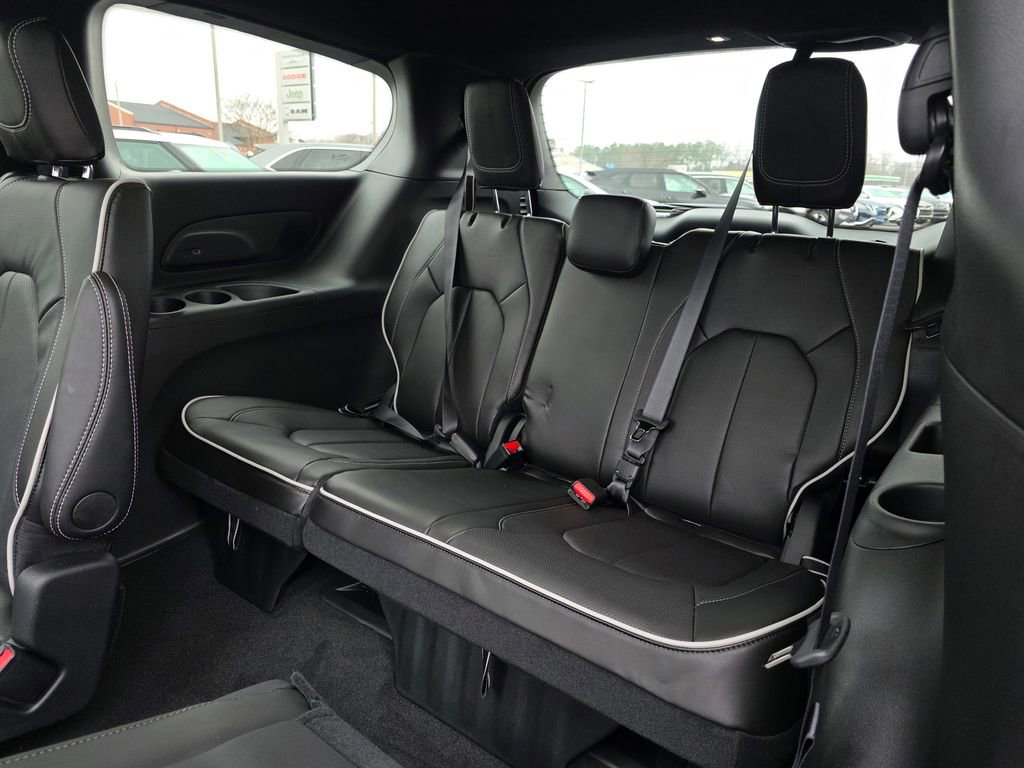 New 2026 Chrysler Pacifica Limited w/ S Appearance Package image 31