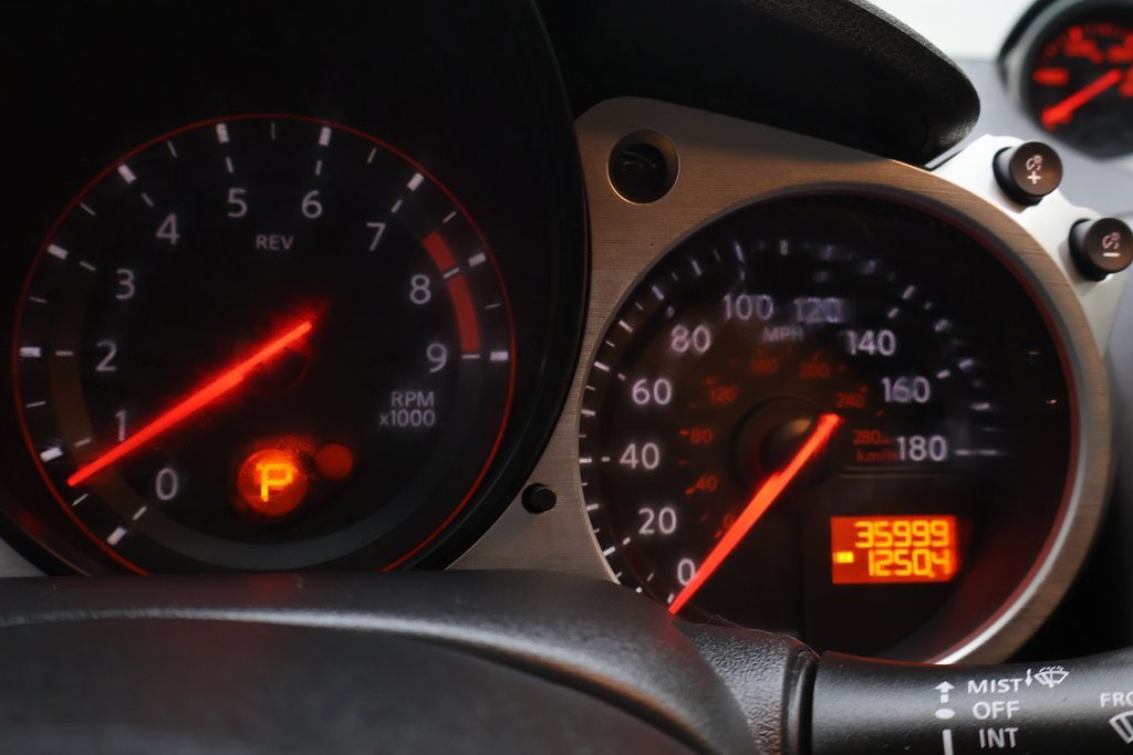 Used 2011 Nissan 370Z Roadster image 17