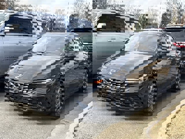 Used 2024 Hyundai Elantra SEL image 2