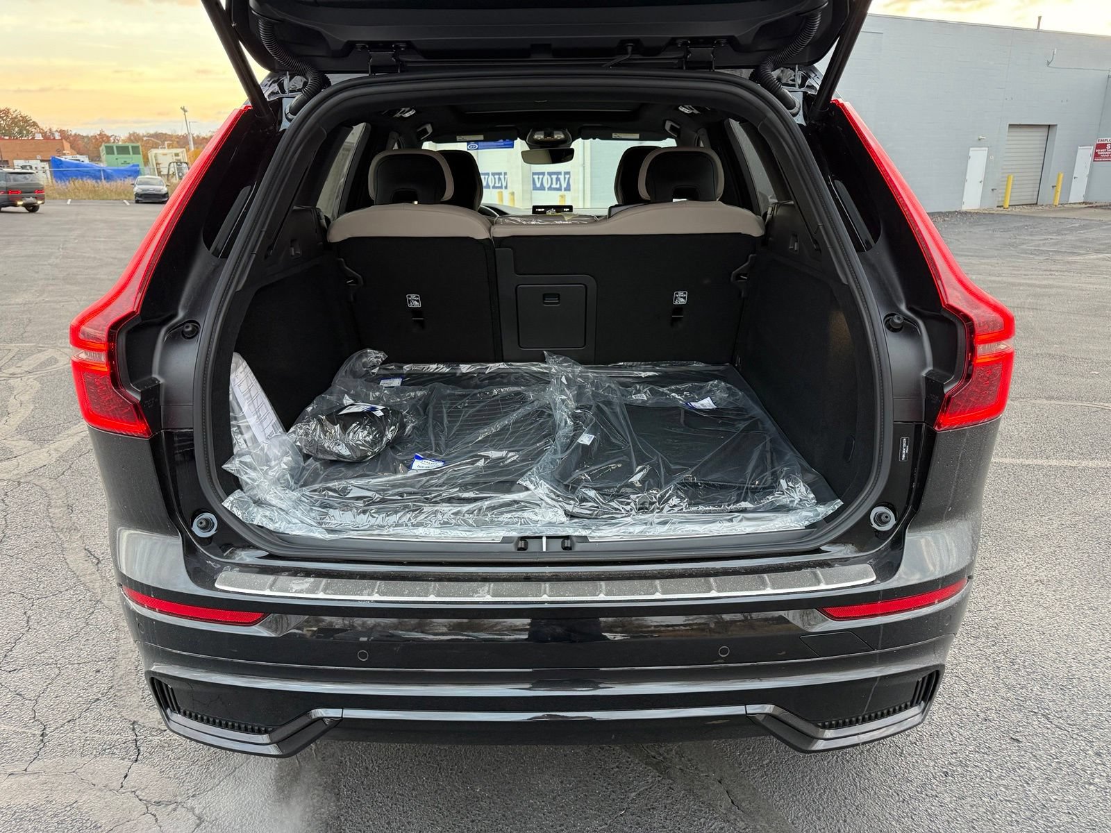 New 2026 Volvo XC60 T8 Ultra w/ Protection Package Premier AWD/4WD image 43