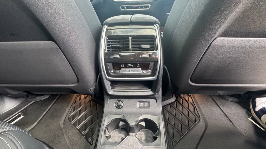 Used 2024 BMW X7 xDrive40i w/ M Sport Package image 15