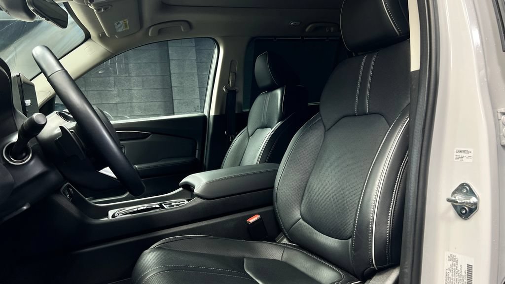 Used 2025 Honda Pilot Elite image 5