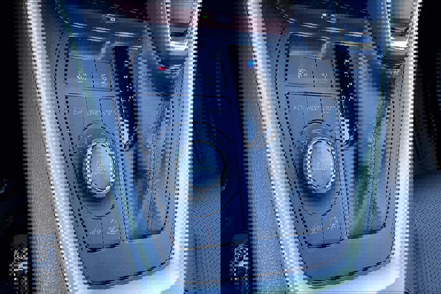 Used 2025 Toyota RAV4 Limited w/ Advanced Technology Package AWD/4WD image 34