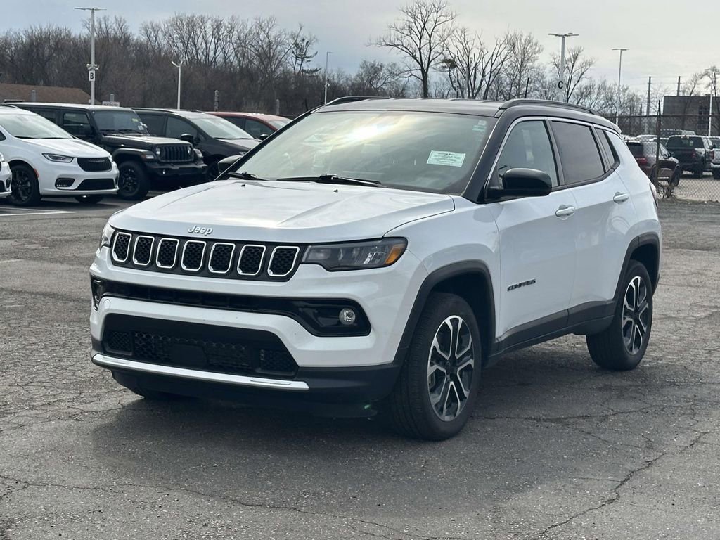 Used 2023 Jeep Compass Limited image 7