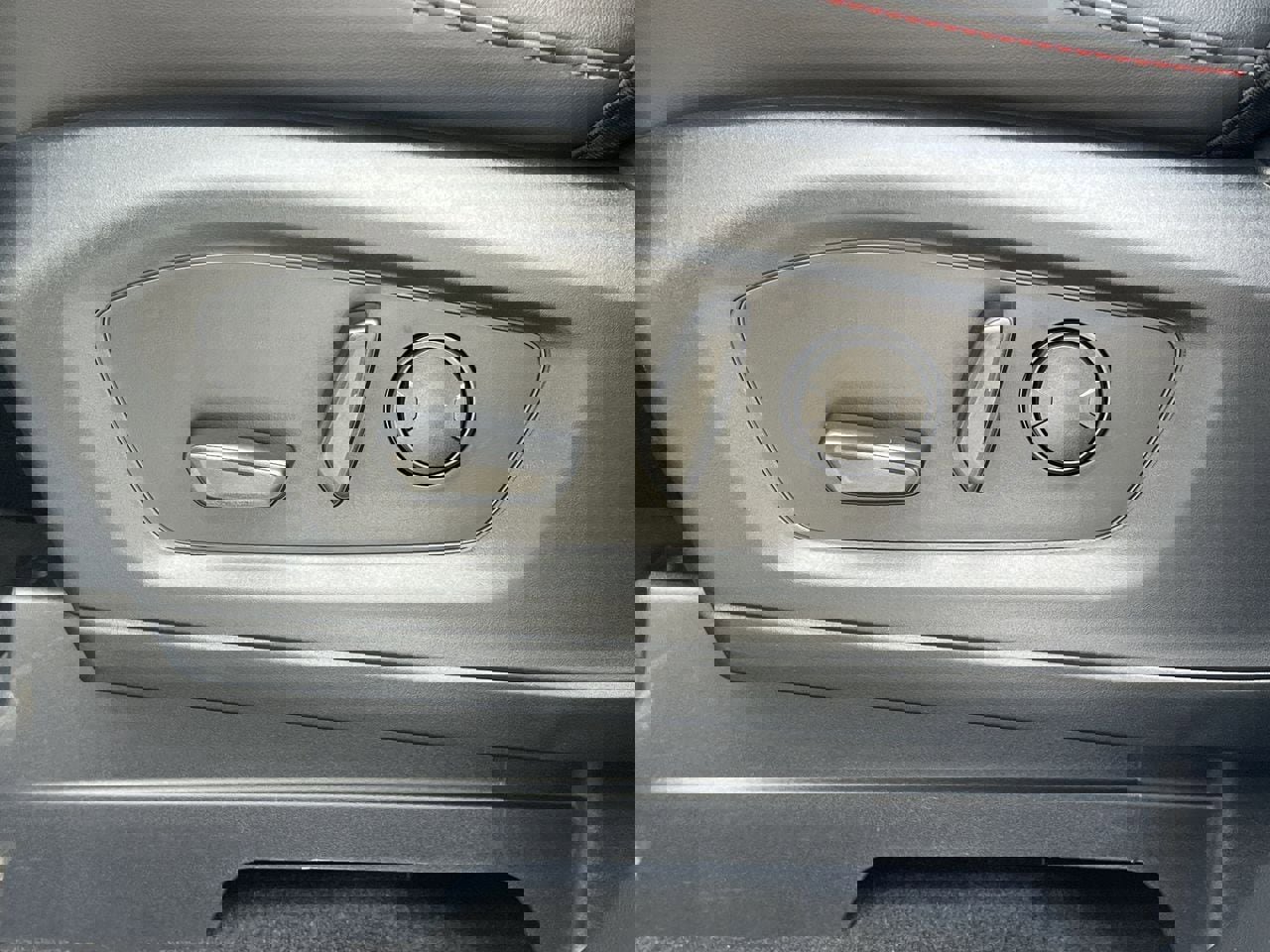 New 2026 Ford Explorer ST-Line w/ ST-Line Street Pack image 17