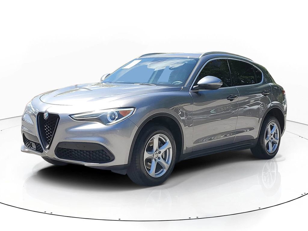 Used 2018 Alfa Romeo Stelvio AWD image 4