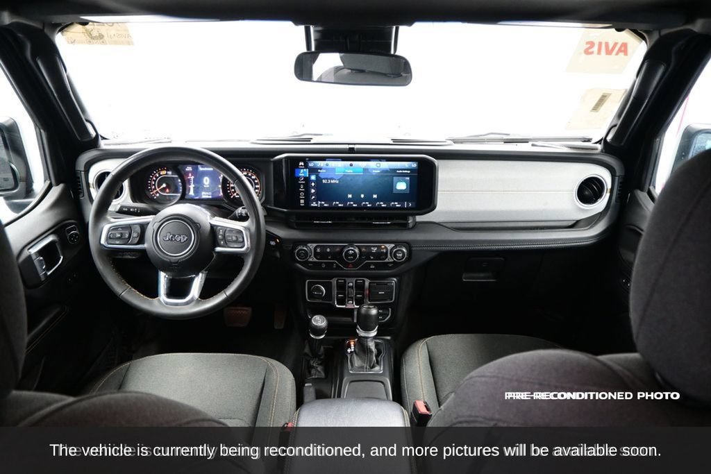 Used 2024 Jeep Wrangler Unlimited Sahara AWD/4WD image 13