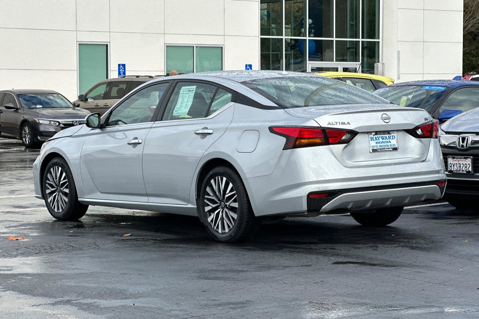 Used 2023 Nissan Altima 2.5 SV image 5
