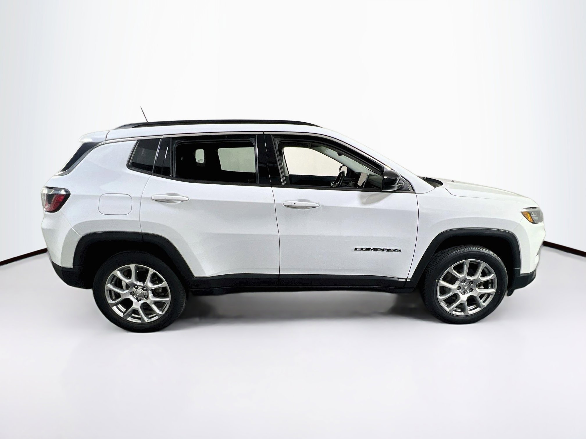 Used 2022 Jeep Compass Latitude AWD/4WD image 4