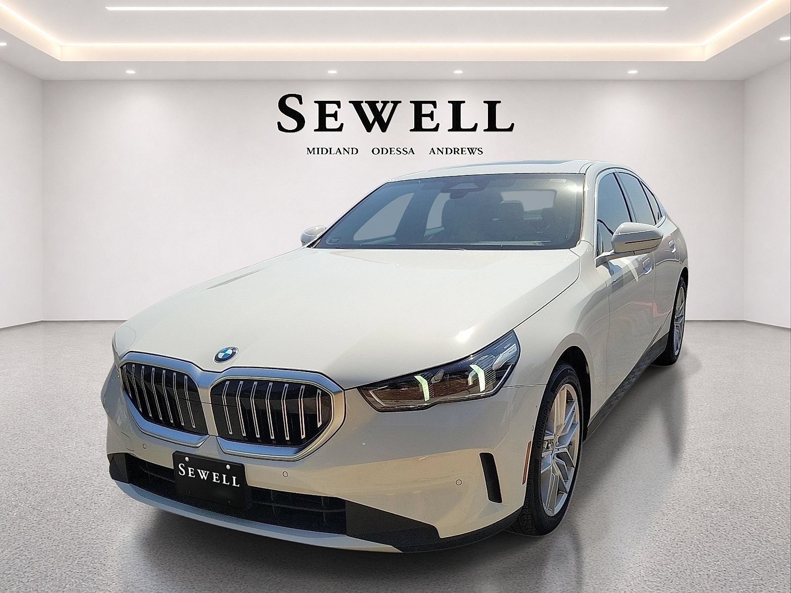 Used 2025 BMW 530i xDrive AWD/4WD image 1