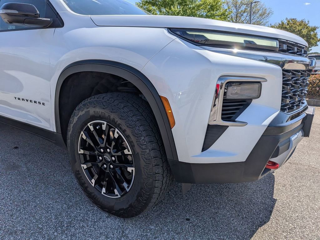 Used 2025 Chevrolet Traverse Z71 w/ Driver Confidence Package image 10