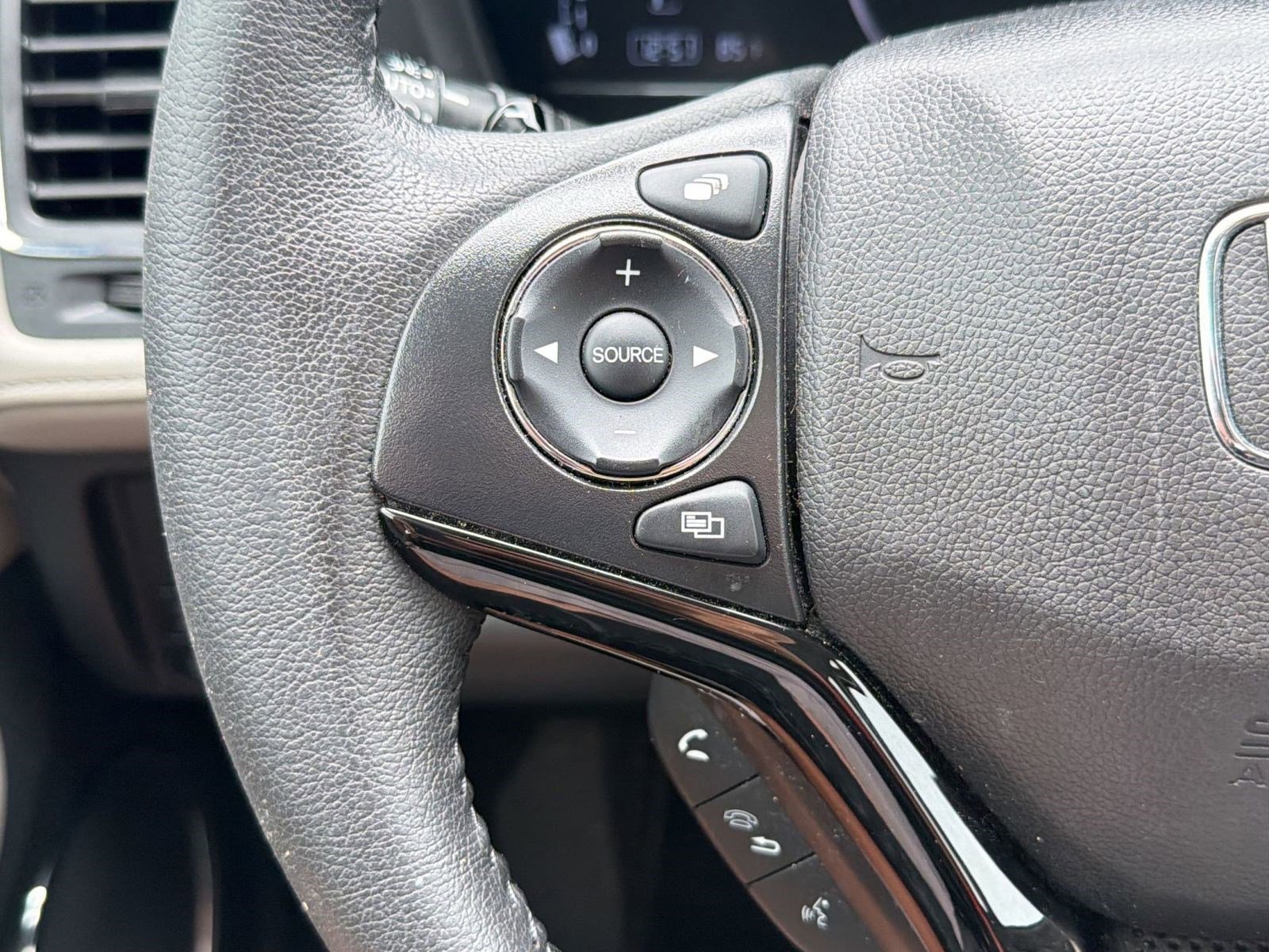 Used 2022 Honda HR-V EX-L image 16