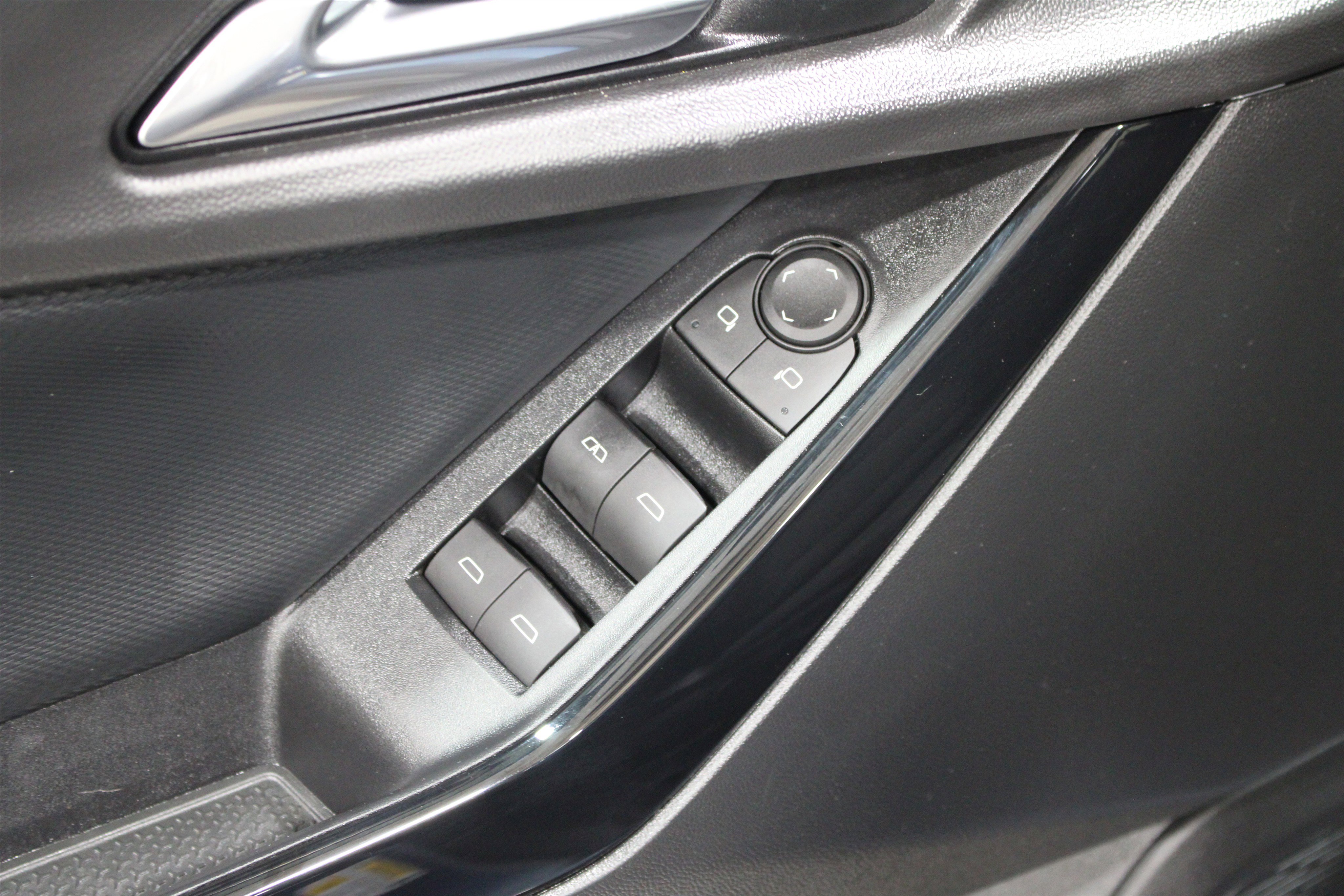 Used 2025 Chevrolet Equinox LT FWD image 7