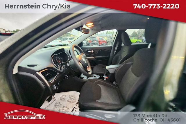 Used 2021 Jeep Cherokee Latitude w/ Mopar Interior Package AWD/4WD image 20
