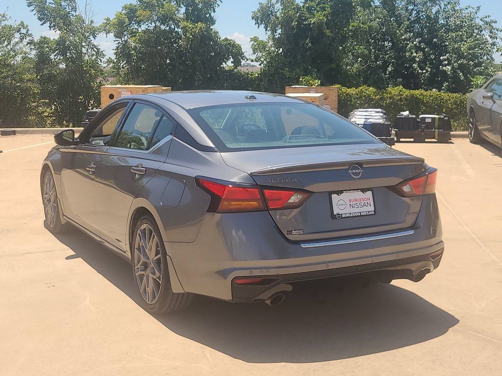 Certified 2023 Nissan Altima 2.0 SR FWD image 2