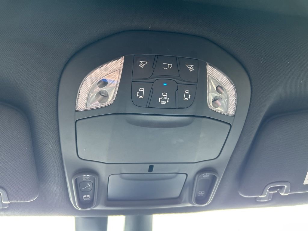 Used 2020 Chrysler Pacifica Limited w/ Advanced Safetytec Group image 15