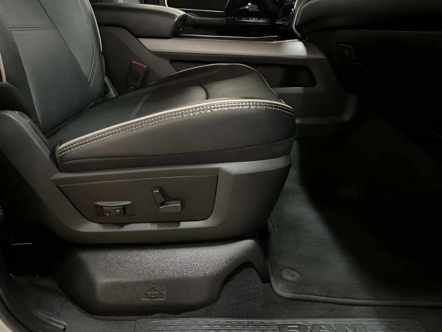 Used 2025 RAM 2500 Laramie AWD/4WD image 47