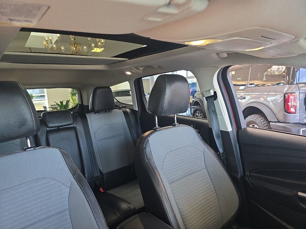 Used 2017 Ford Escape SE w/ Equipment Group 201A AWD/4WD image 38