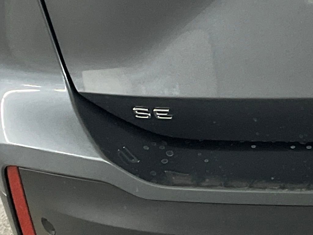 New 2025 Volkswagen Tiguan SE image 37