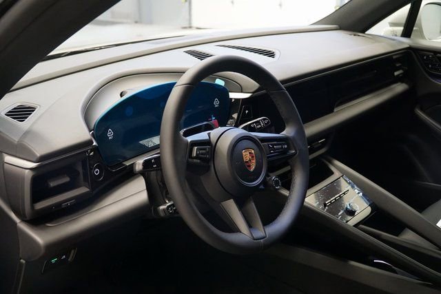 New 2026 Porsche Macan 4 Electric AWD/4WD image 4