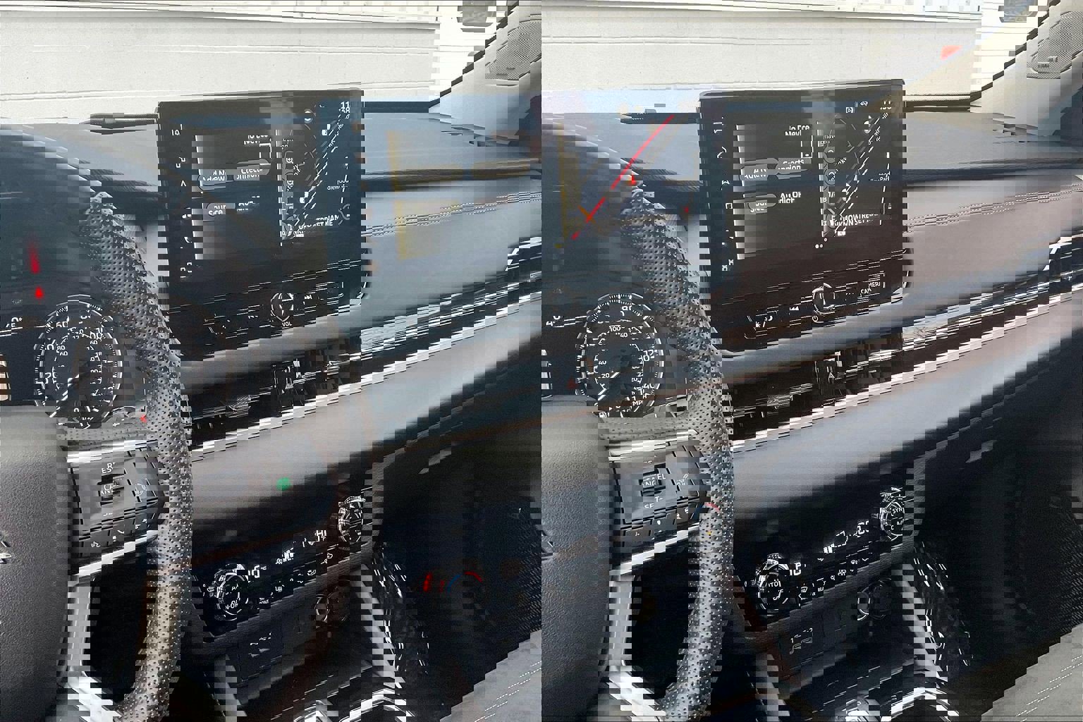 Used 2025 Mitsubishi Outlander SE image 7