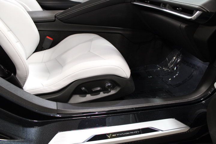 Used 2024 Chevrolet Corvette Stingray Preferred Conv w/ Z51 Performance Package RWD image 31