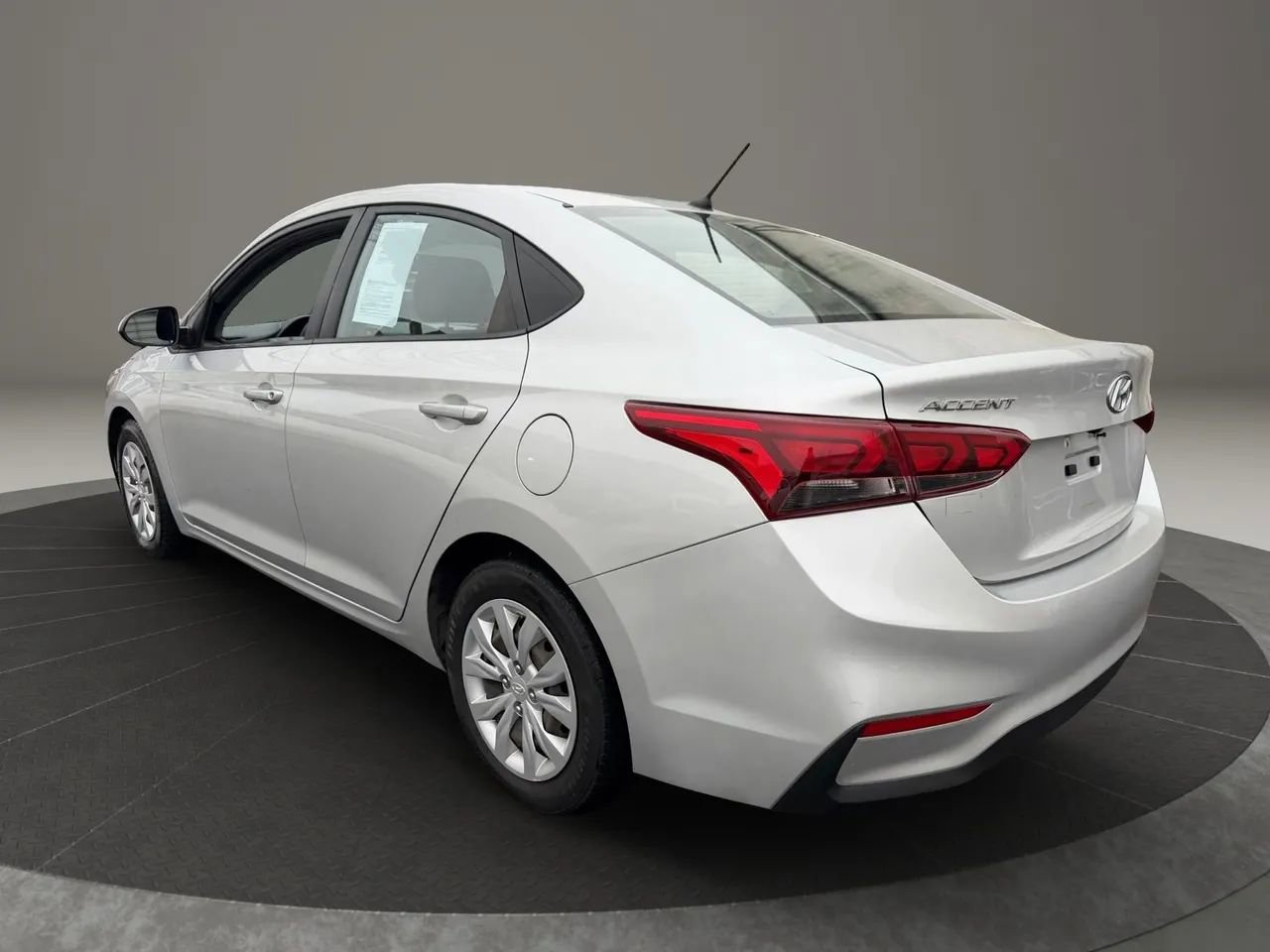 Used 2020 Hyundai Accent SE FWD image 7