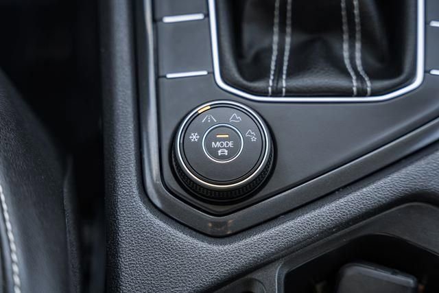 Used 2022 Volkswagen Tiguan SE w/ Panoramic Sunroof Package image 25