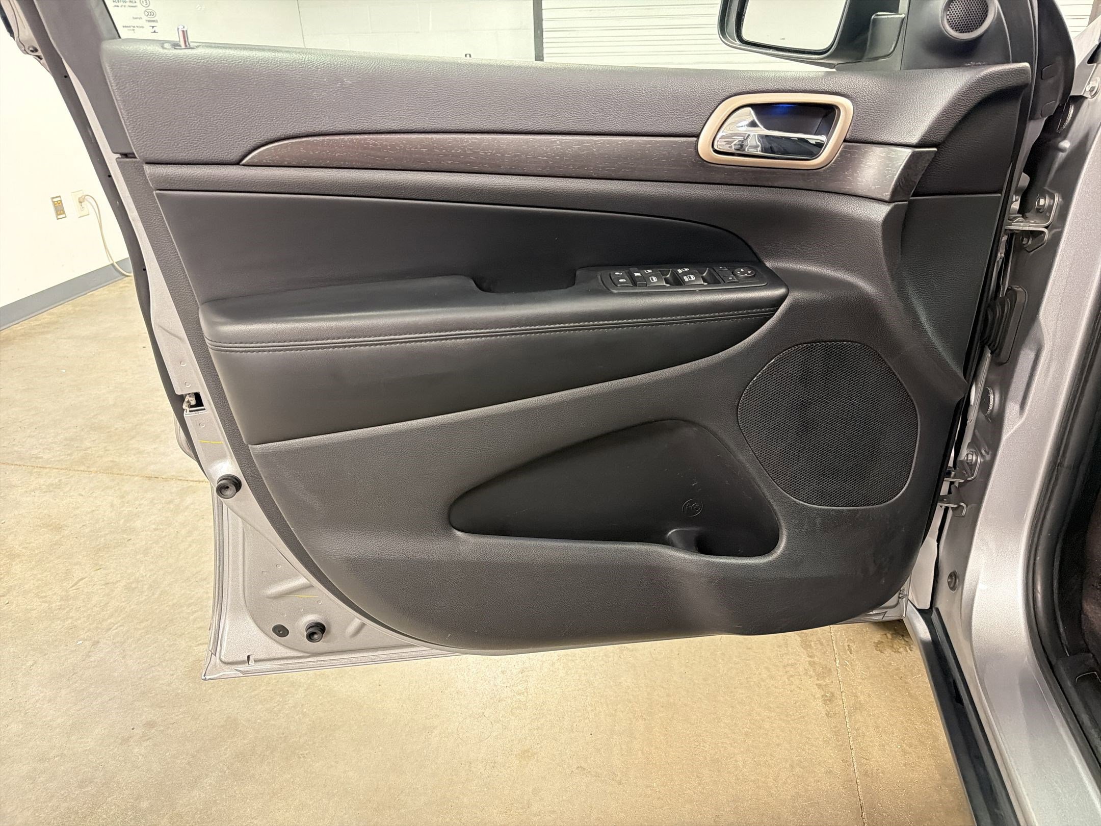 Used 2016 Jeep Grand Cherokee Laredo w/ Quick Order Package 23E RWD image 13