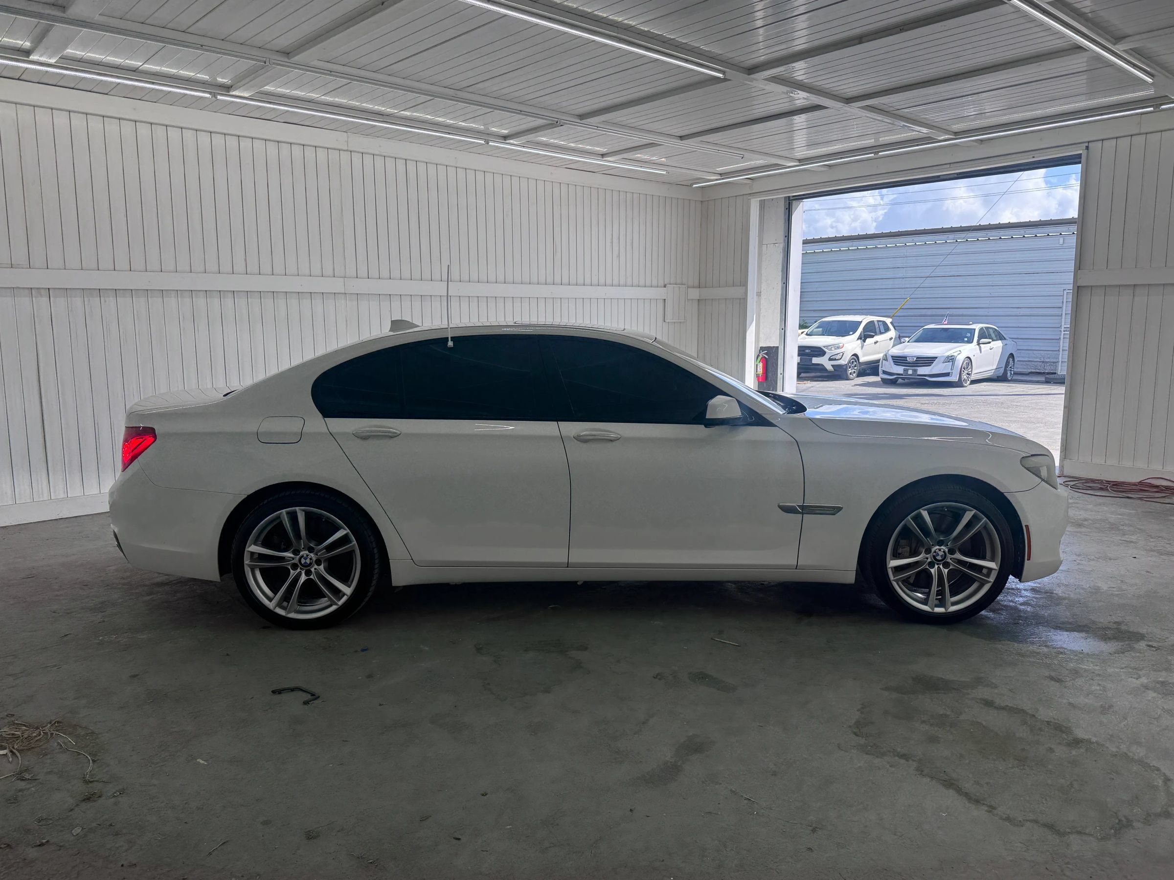 Used 2011 BMW 750i RWD image 4