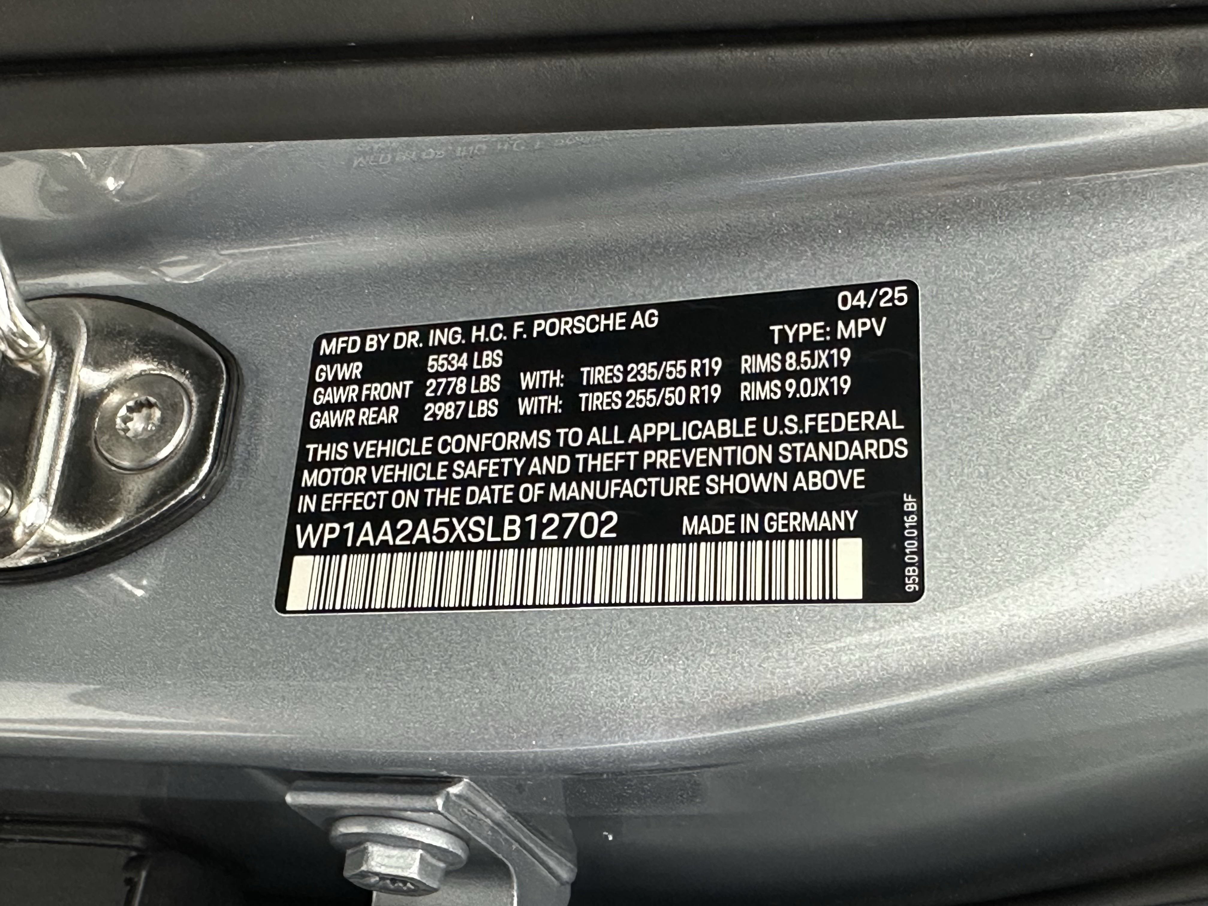 Used 2025 Porsche Macan AWD/4WD image 55