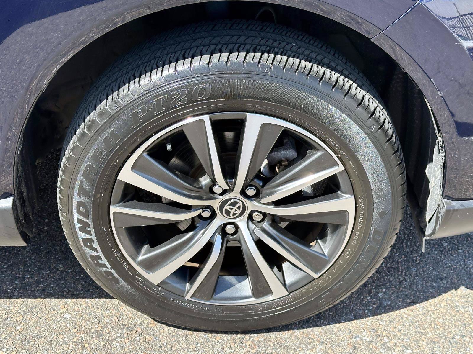 Certified 2023 Toyota Venza LE AWD/4WD image 9