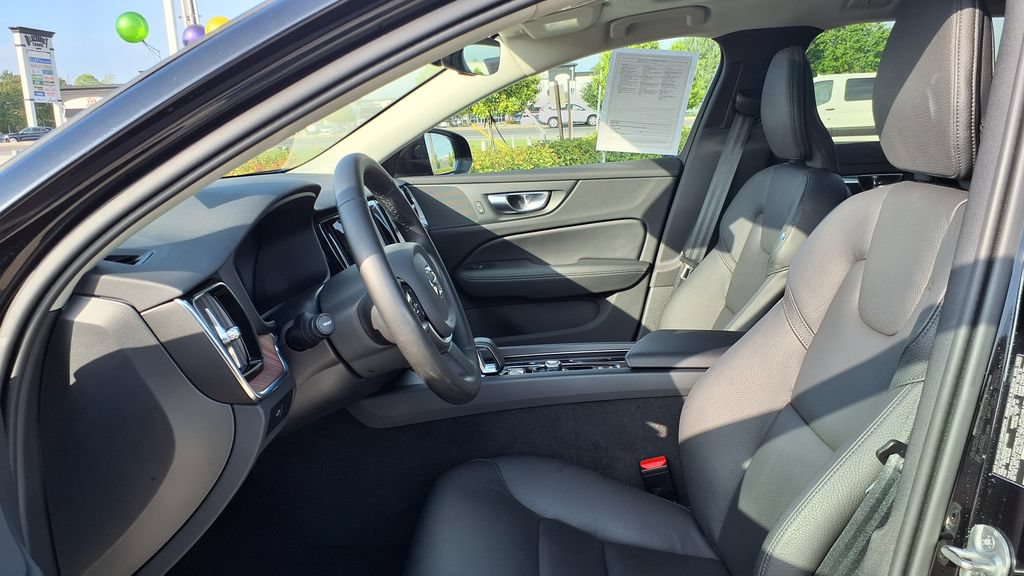 Used 2025 Volvo V60 B5 Cross Country Plus AWD/4WD image 14