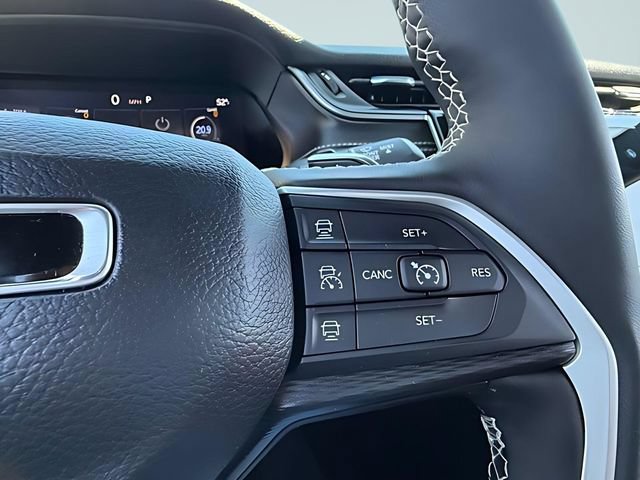 Used 2025 Jeep Grand Cherokee Altitude AWD/4WD image 16