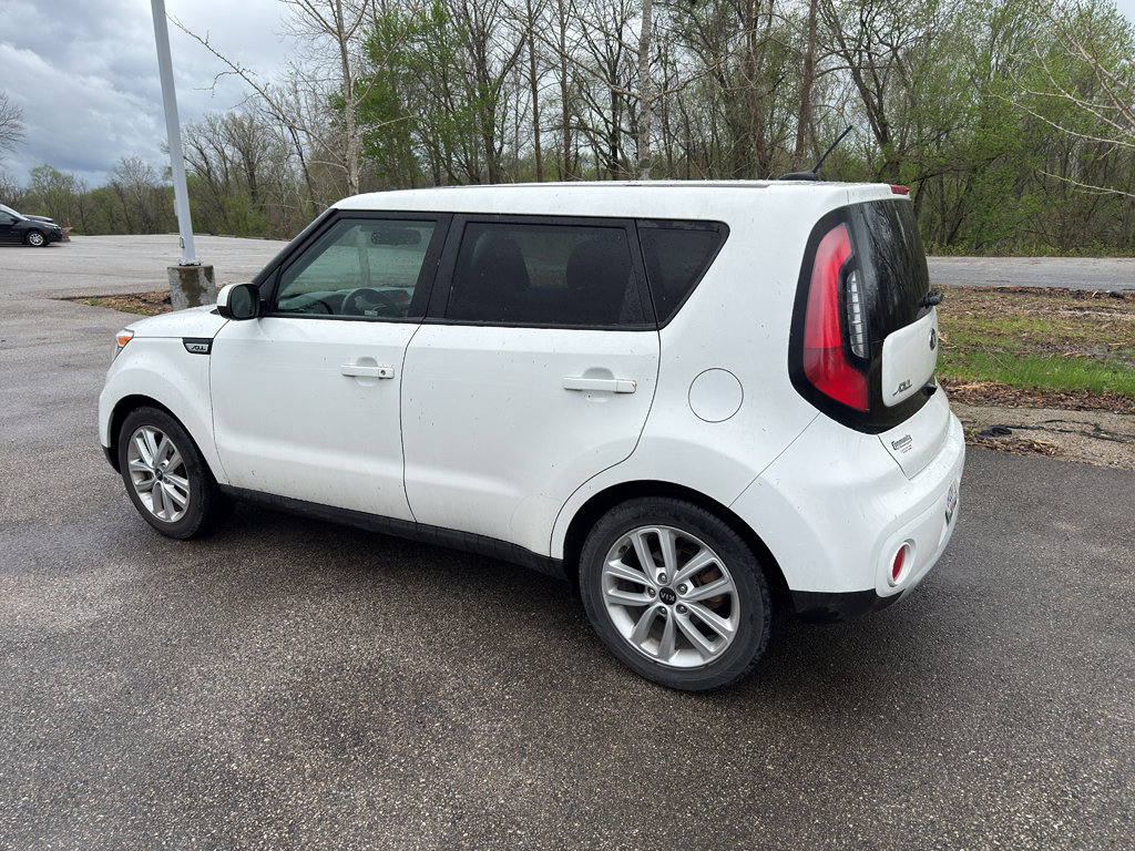 Used 2018 Kia Soul + image 4